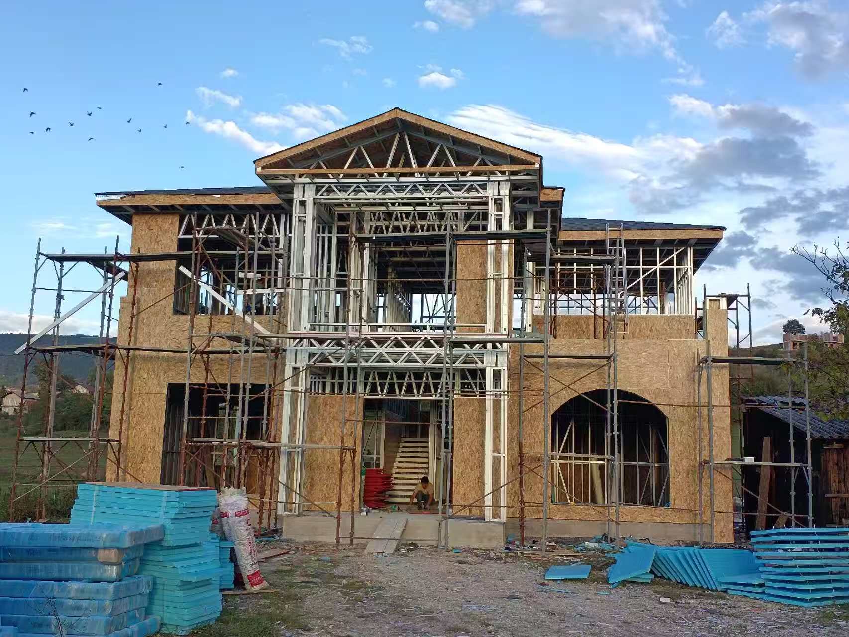 搭建中的輕鋼別墅 搭建中的輕鋼別墅